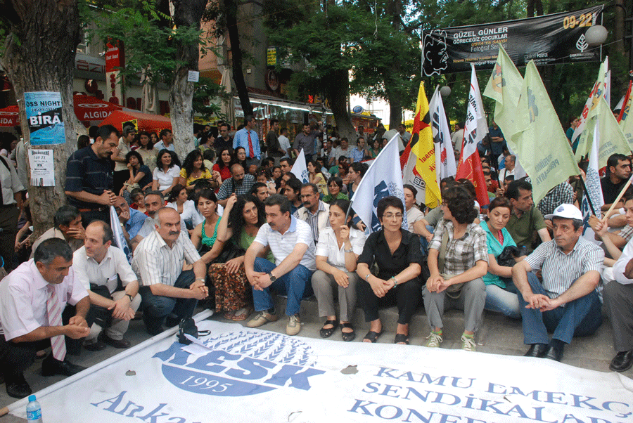 ank-kesk2001tis-protesto1